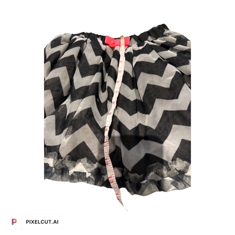 H&M black and gray Girls Chevron skirt with a pink bow detail Girls 7-8. - Picture 5 of 6